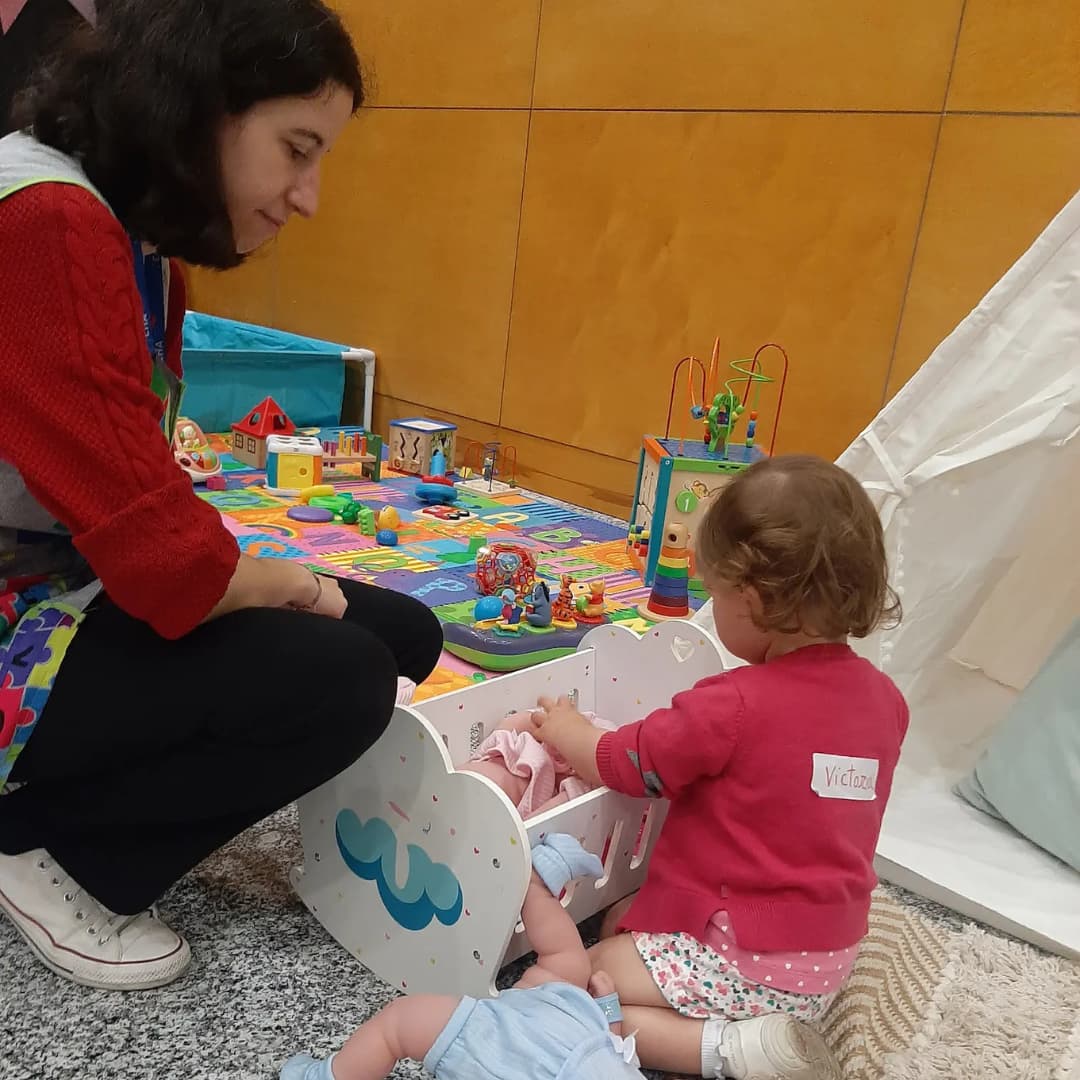 cuidado infantil durante eventos empresariales